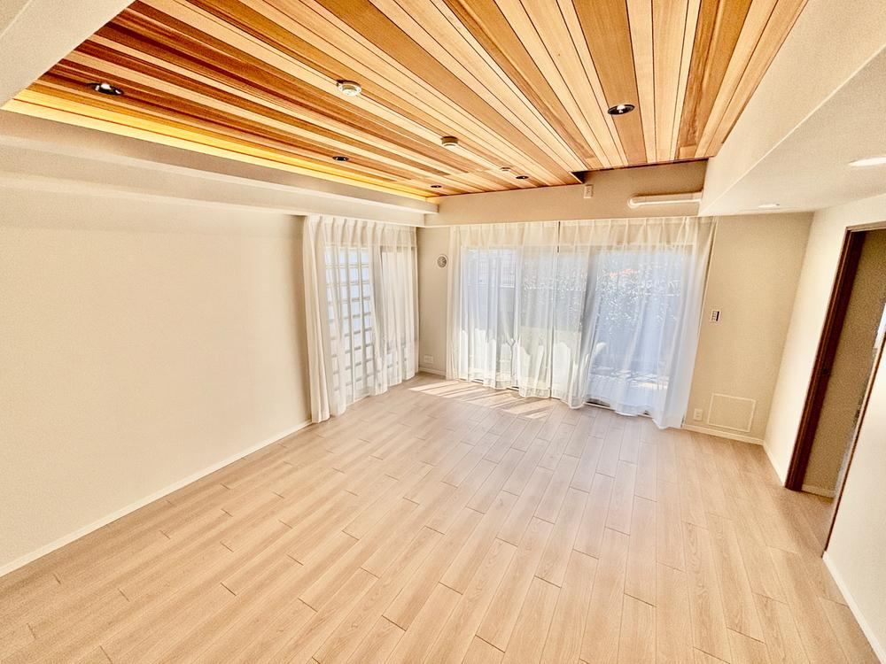 Newly Renovated 3LDK Apartment with Private Garden in Nerima - Photo 1