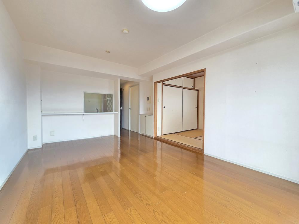 Top Floor 3LDK Apartment with Great Views in Fujisawa - Photo 1