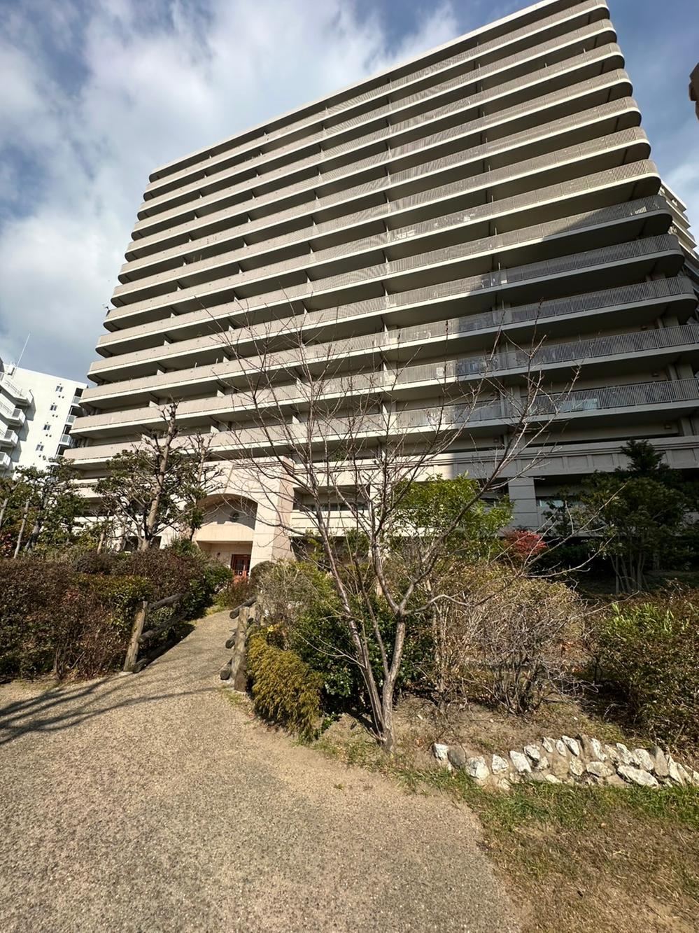 4LDK apartment in Yodogawa Ward, Osaka - Photo 1