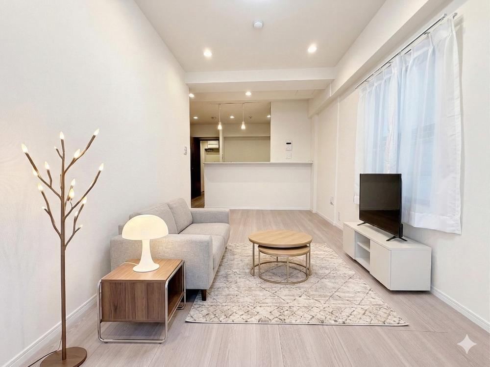 Newly Renovated 1LDK Apartment in Motomachi - Photo 1