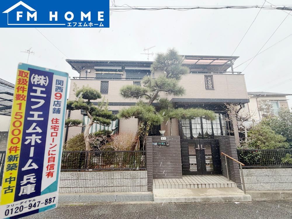 Elegant 3LDK House with Modern Amenities in Takarazuka - Photo 1