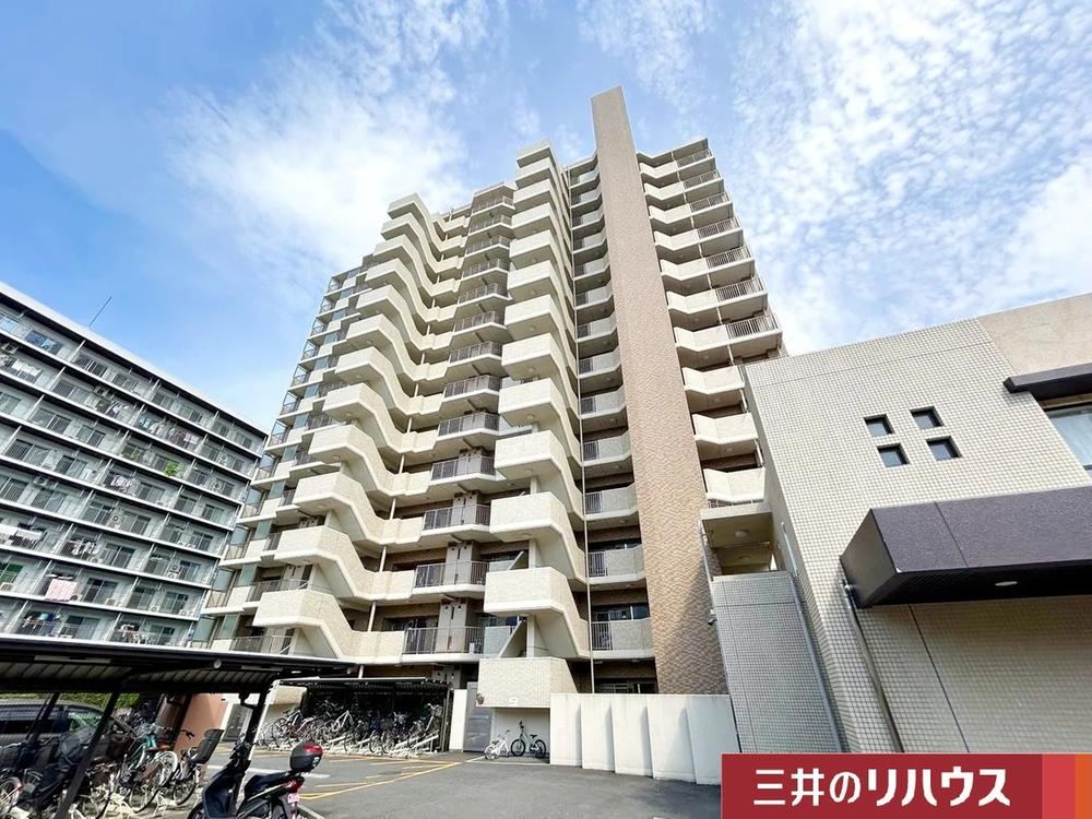 Stylish 4LDK Apartment in Shiroko, Wako City - Photo 1