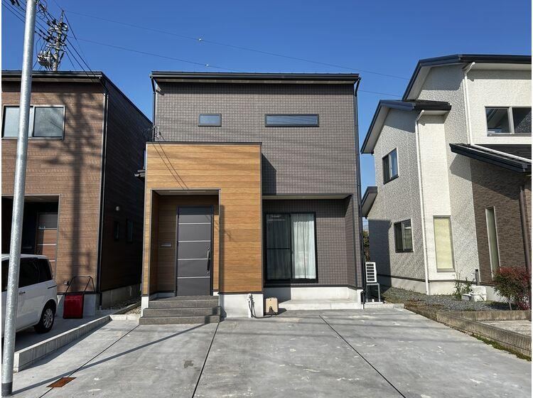 Comfortable 3LDK Home with Walk-in Closet in Fukui City - Photo 1