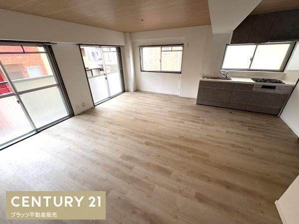 1LDK apartment in Toyonaka, Osaka - Photo 1