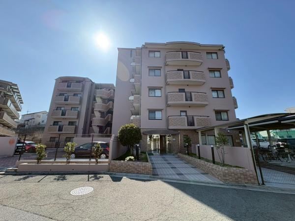 3LDK apartment in Ikoma, Nara - Photo 1