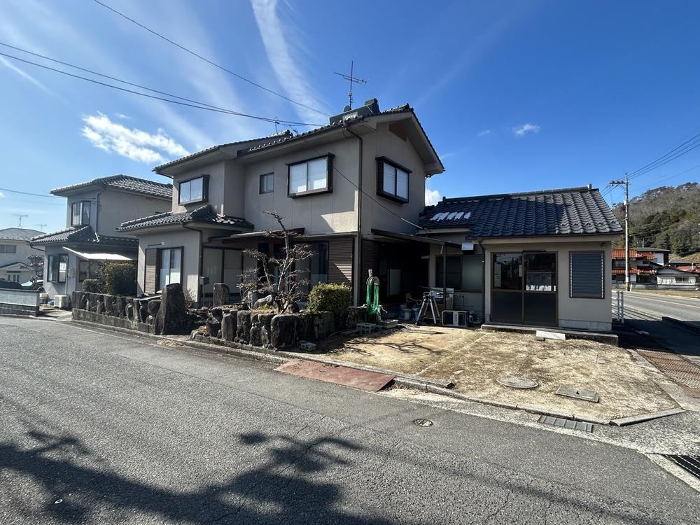 Renovated 4LDK House in Tsuda, Hatsukaichi - Photo 1