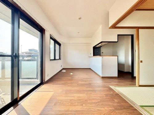 Pet-Friendly 4LDK Apartment with Private Garden - Photo 1