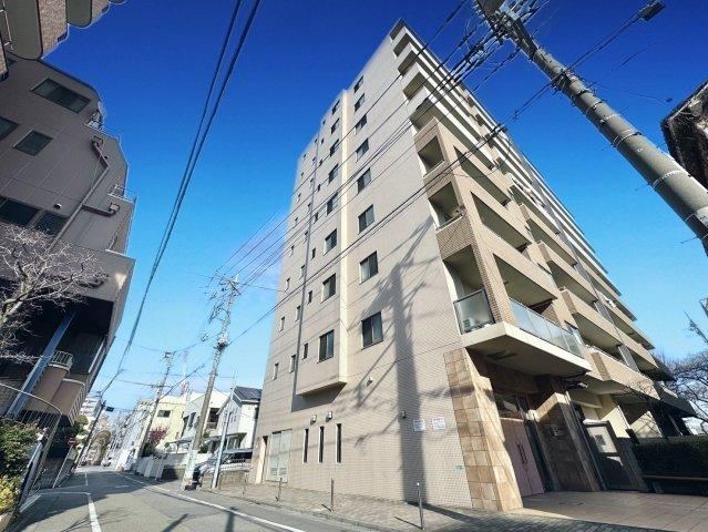 Renovated 3LDK Apartment with Pet-Friendly Options - Photo 1