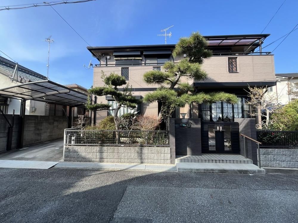 Renovated 4LDK Home with Storage in Takarazuka - Photo 1