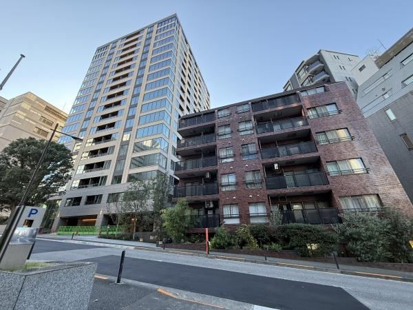 studio apartment in Chiyoda Ward, Tokyo - Photo 1