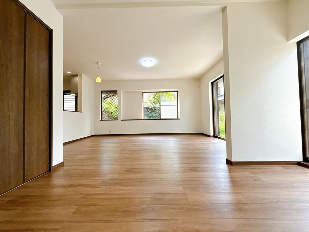 Fully Renovated 4LDK Home with Park View in Ikoma - Photo 1