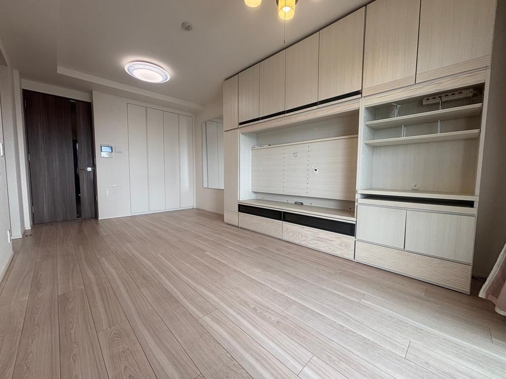 Cozy 2LDK Apartment in Quiet Neighborhood - Photo 1