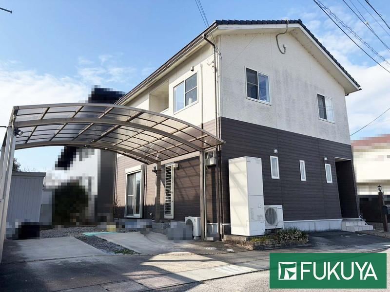 Well-Designed 4SLDK House with Ample Storage - Photo 1