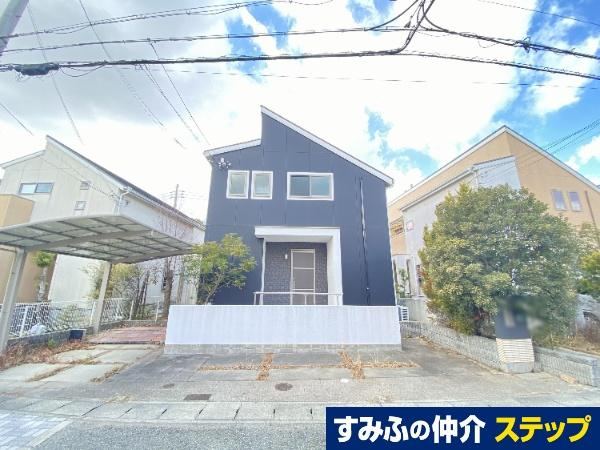 Beautiful 4LDK Home with Sunroom - Photo 1