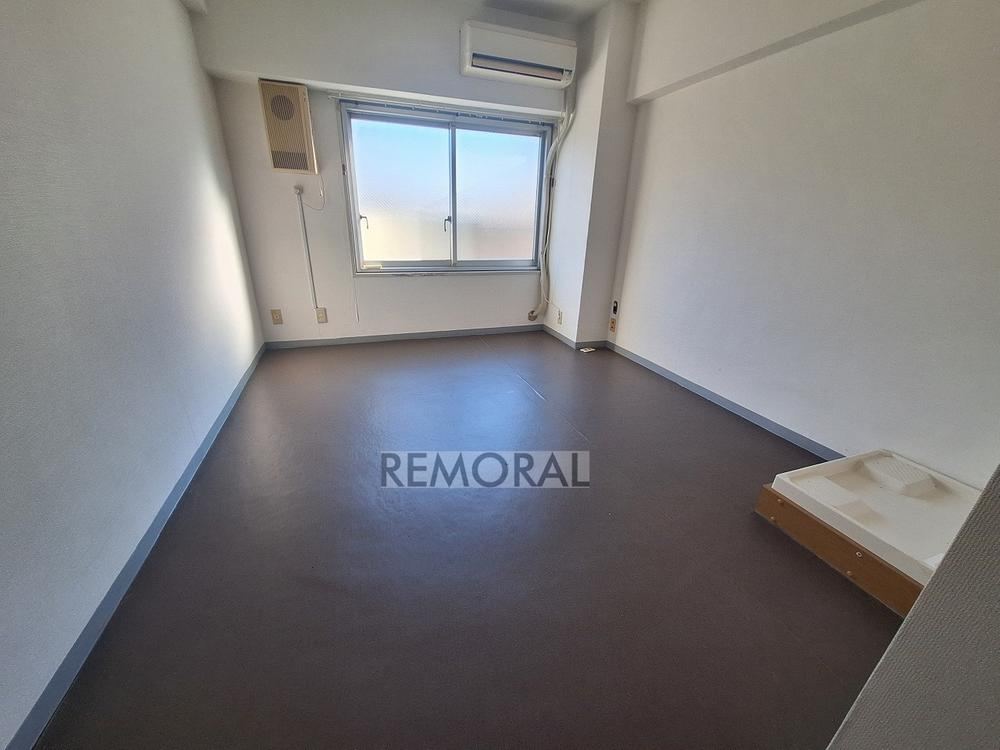studio apartment in Shibuya Ward, Tokyo - Photo 1