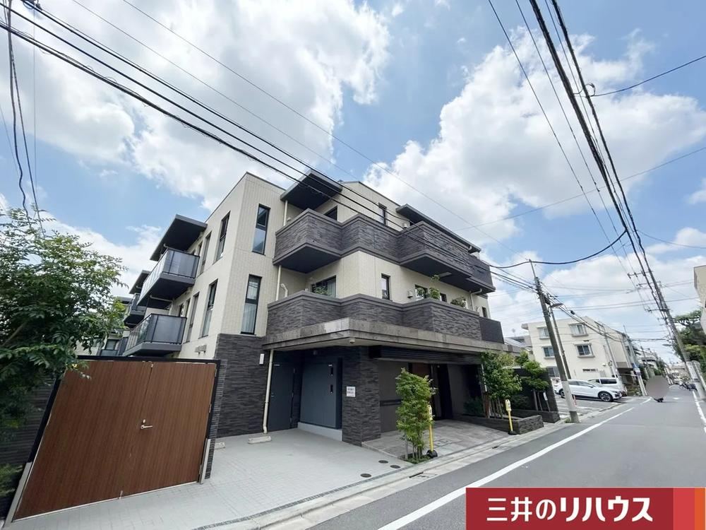 Modern 3LDK Apartment in Mejiro - Photo 1