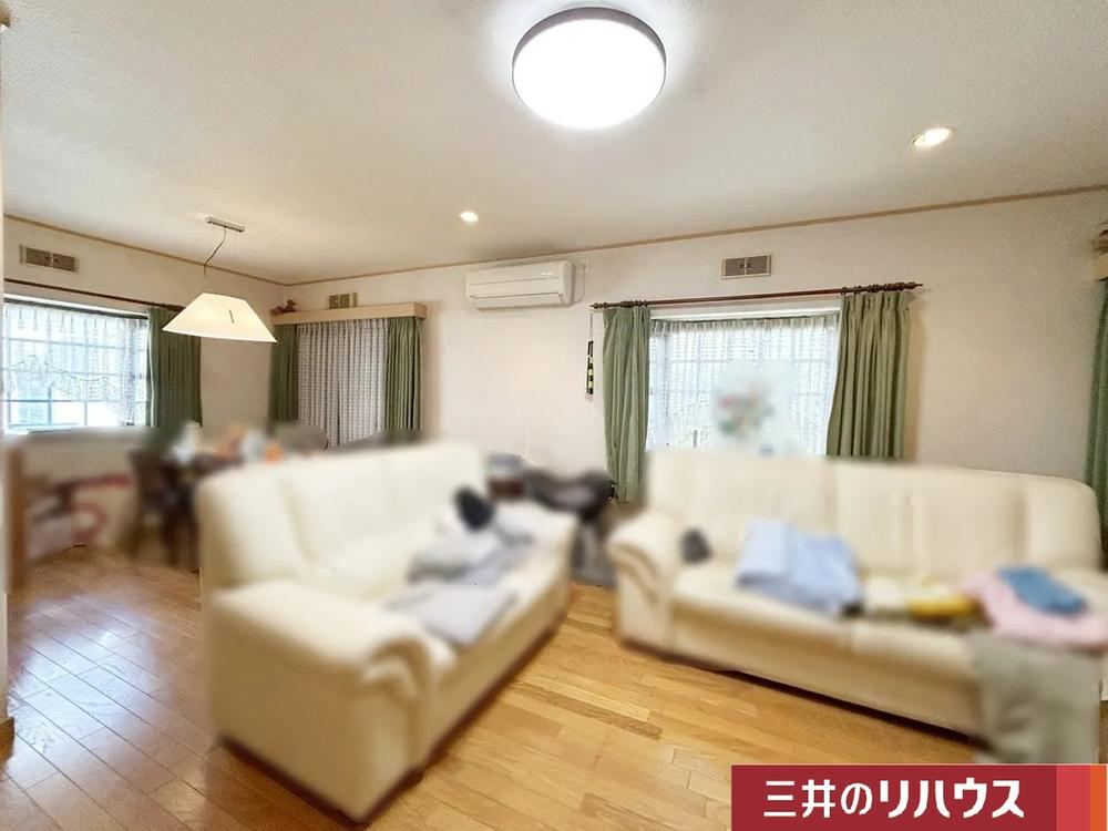 Charming 4LDK House in Mikanodai - Photo 1