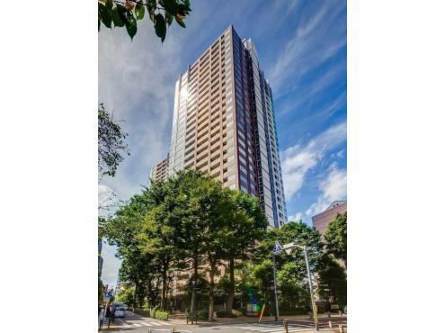 Premium 3LDK Apartment in Landmark Building - Photo 1