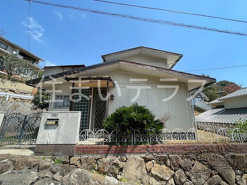 Elevated 5DK House with Scenic Views - Photo 1