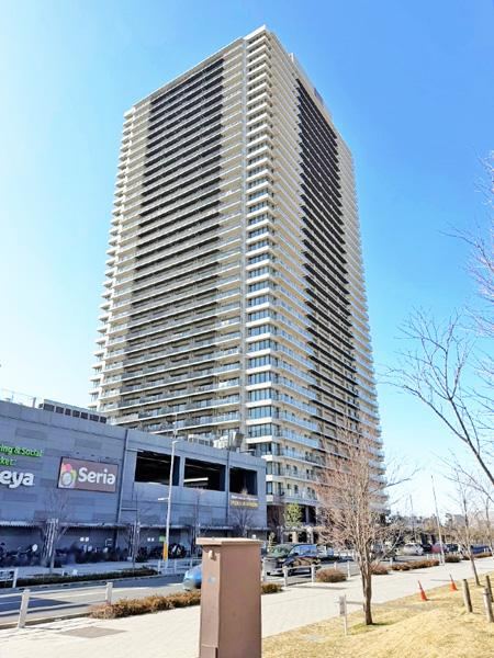 High-Rise 2LDK Apartment with Seismic Design in Katsushika - Photo 1