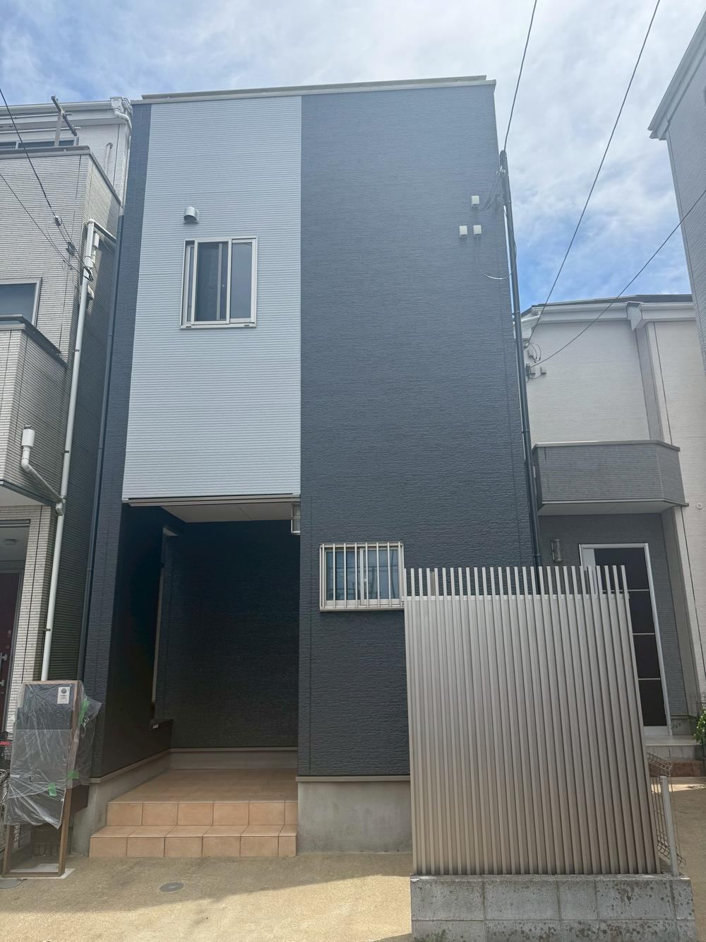 Renovated 4LDK House with Bright Living Space - Photo 1