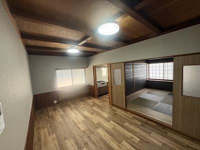 Renovated 5LDK House with Immediate Occupancy - Photo 1