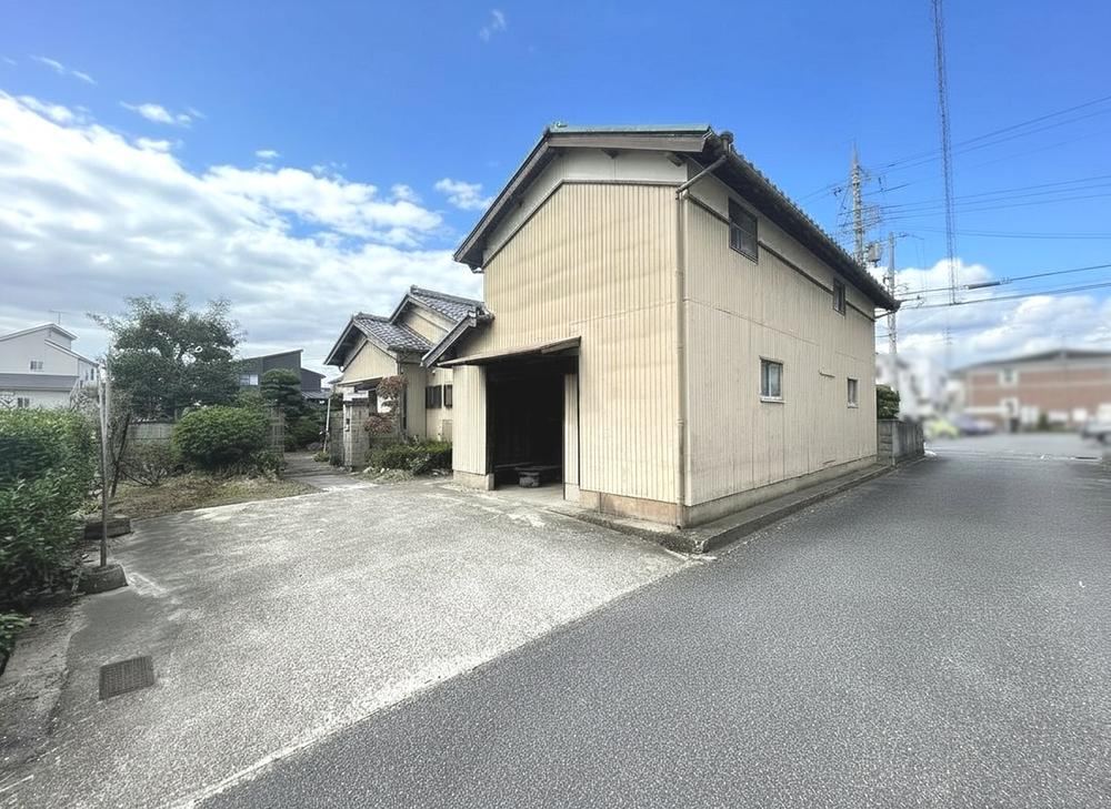 Spacious 6DK Home on Generous Corner Lot in Kakogawa - Photo 1