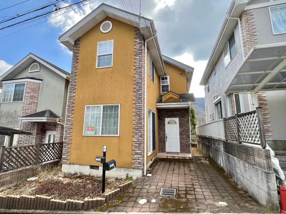 Spacious 3LDK House with Parking in Nishinomiya - Photo 1