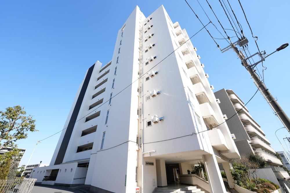 Renovated 2LDK Apartment with Great Views - Photo 1