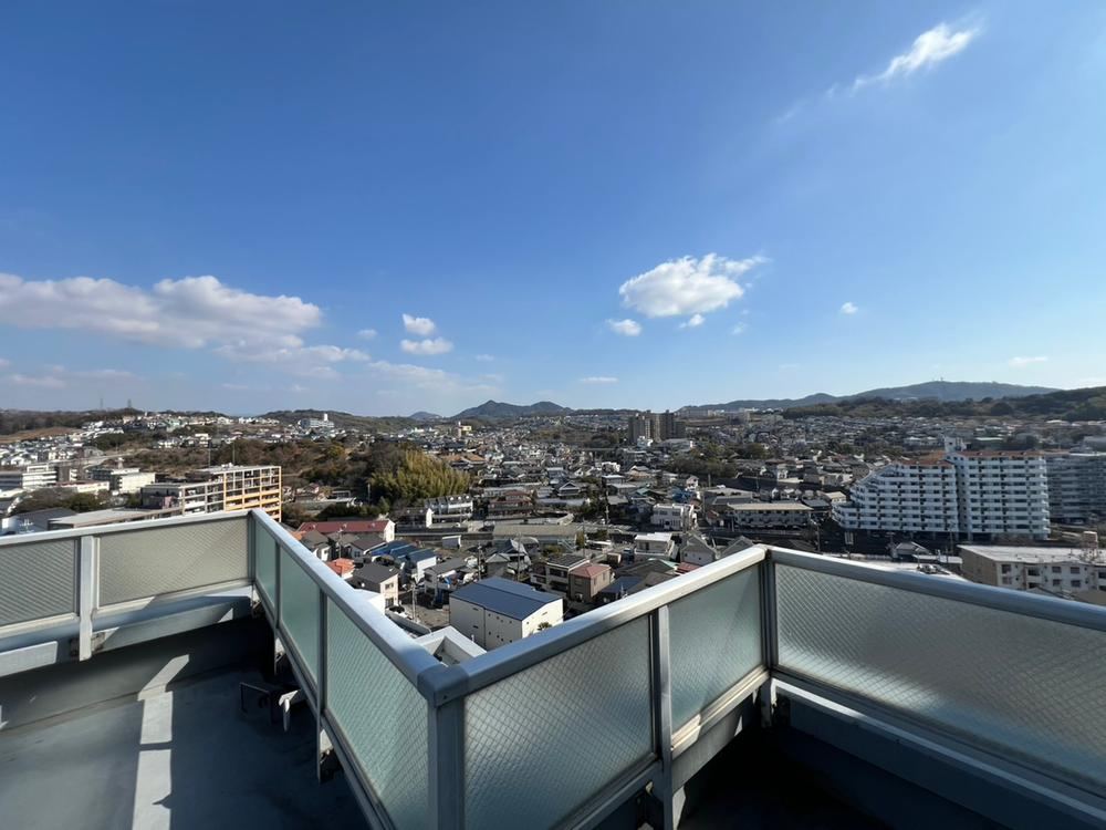 4LDK apartment in Tarumi Ward, Kobe, Hyogo - Photo 1