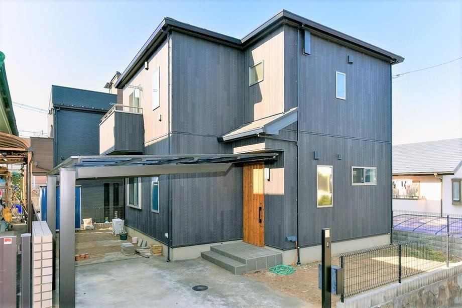 Spacious 3LDK House with Carport in Naruse - Photo 1