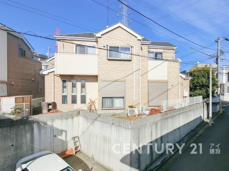 Spacious 4LDK House with Two Parking Spaces in Akigawa East - Photo 1