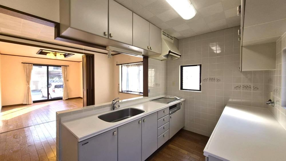 Large 6LDK House with Partial Renovation - Photo 1