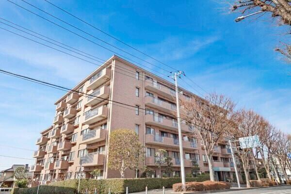 Spacious 4LDK Apartment with Mountain Views - Photo 1