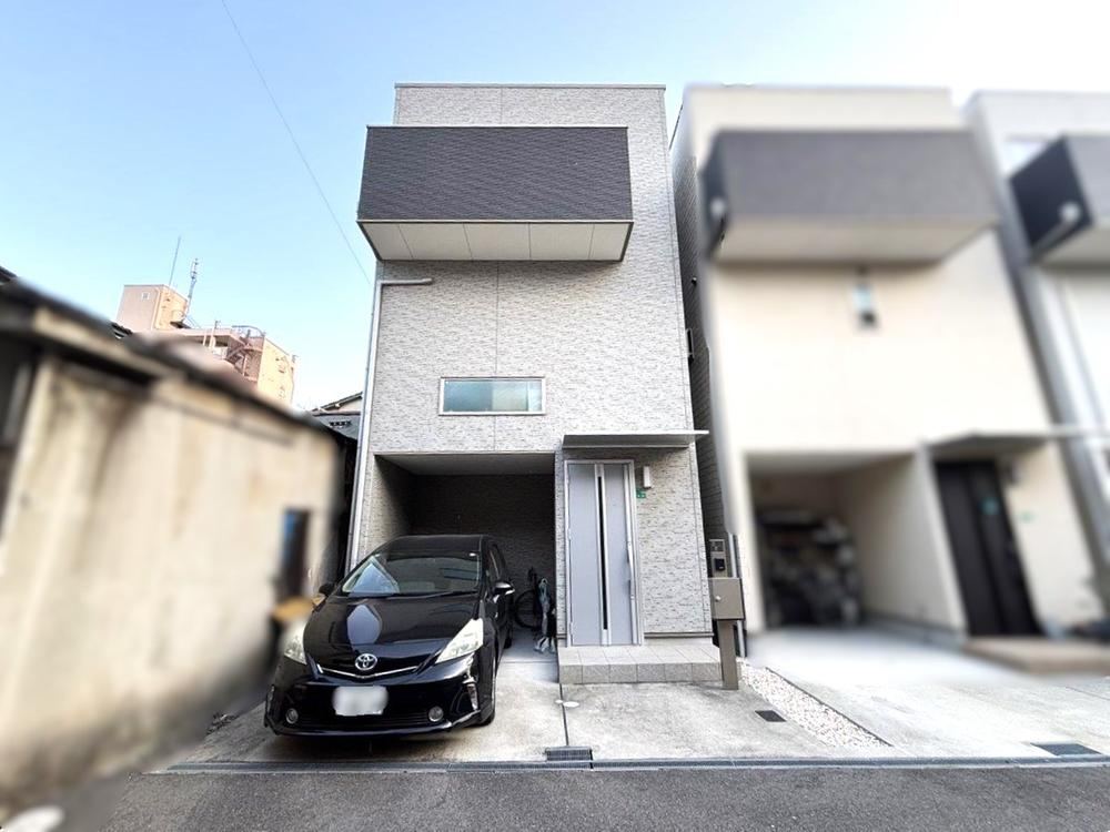 Modern 4LDK House with Two Balconies in Minato, Osaka - Photo 1