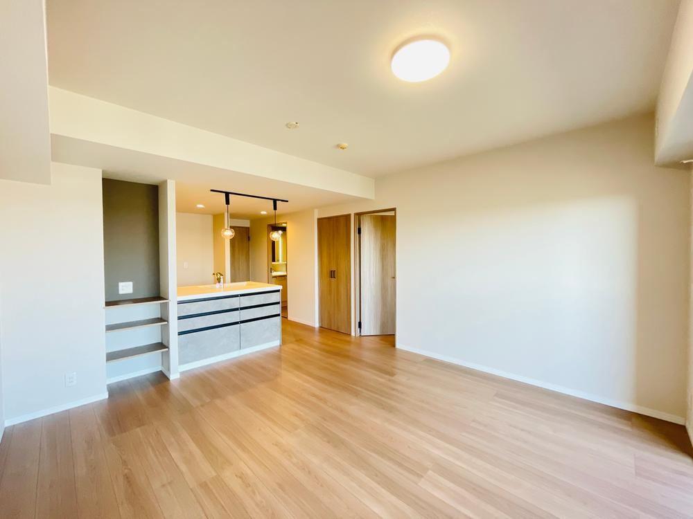 Bright and Spacious 3LDK Apartment in Yachiyo - Photo 1