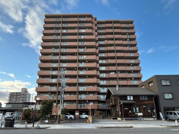 3LDK apartment in Kariya, Aichi - Photo 1
