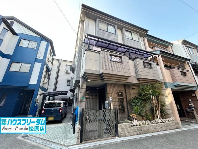 Spacious 6LDKK House with Solar Panels in Hirano, Osaka - Photo 1