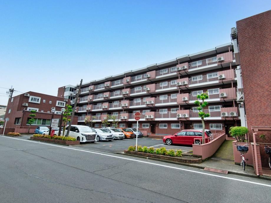 Fully Renovated 2LDK Apartment Near Shonandai Station - Photo 1