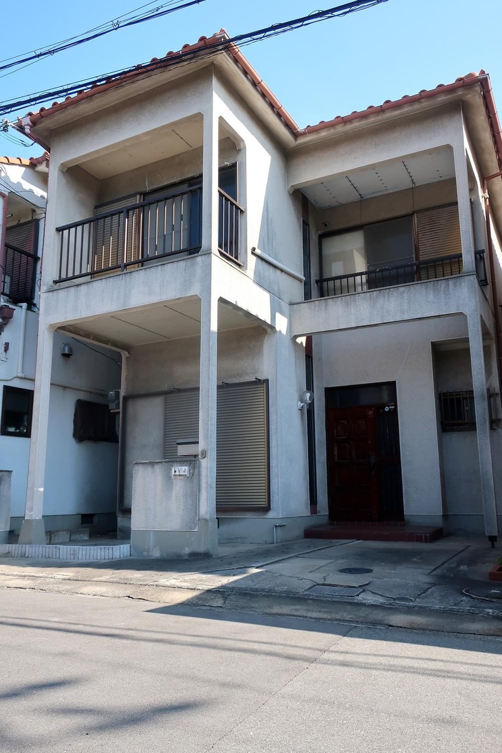 Charming 3LDK Near Sakai Port - Photo 1