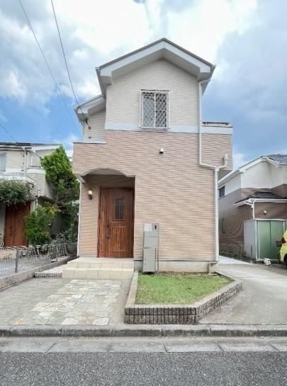 Fully Renovated 3LDK Home with Parking for 2 Cars - Photo 1
