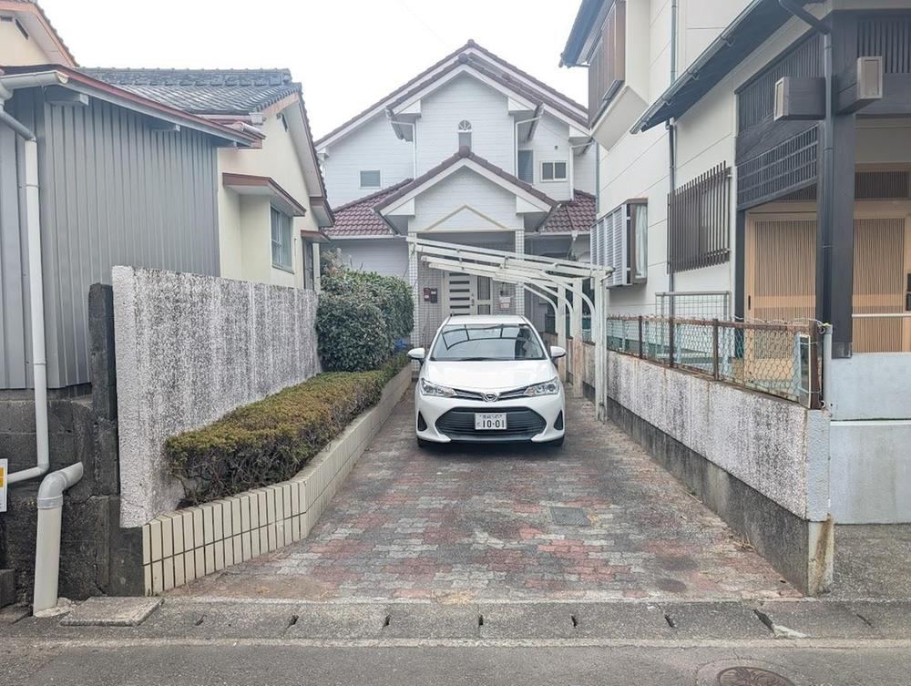 Generous 4LDK House in Tsuneki - Photo 1