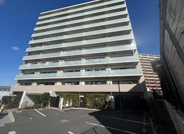 Pet-Friendly 3LDK Apartment with Great Views - Photo 1