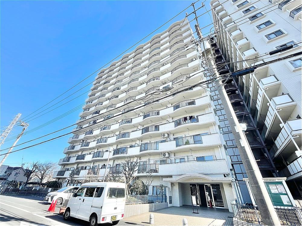 Spacious 3LDK Apartment in Yamato - Photo 1