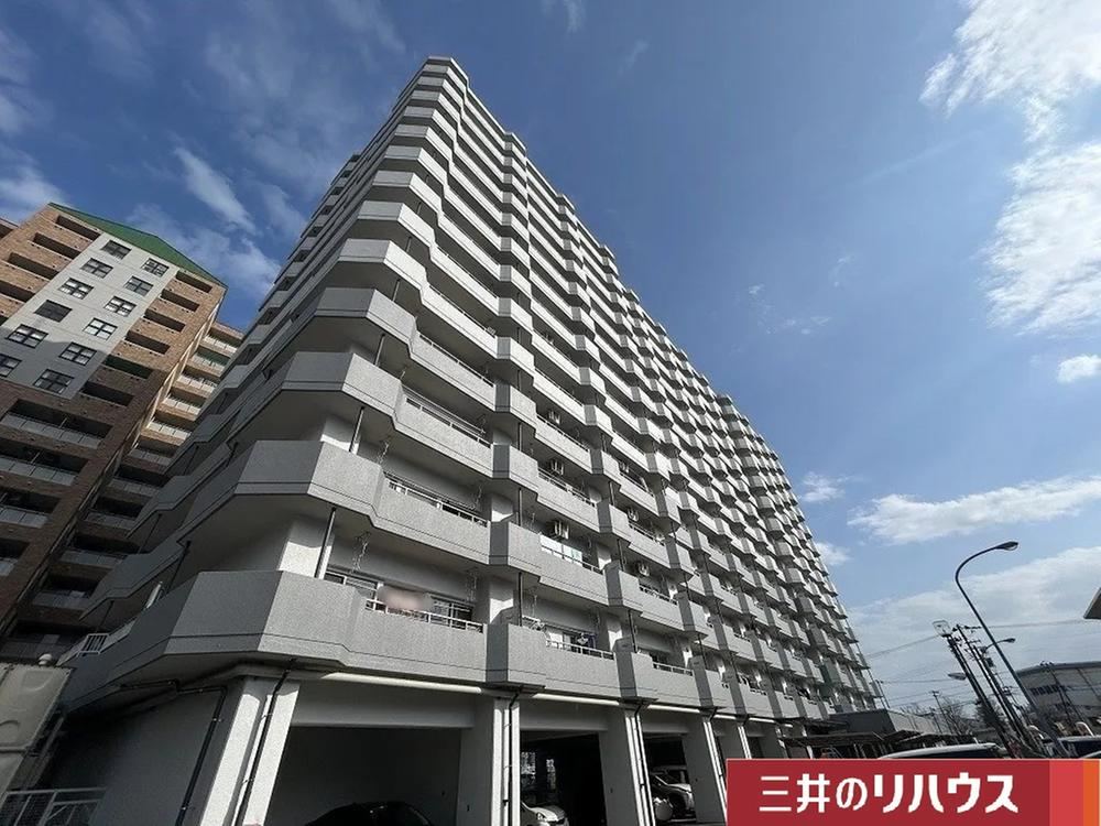 Modern 1LDK Apartment in Daiwa, Sendai - Photo 1