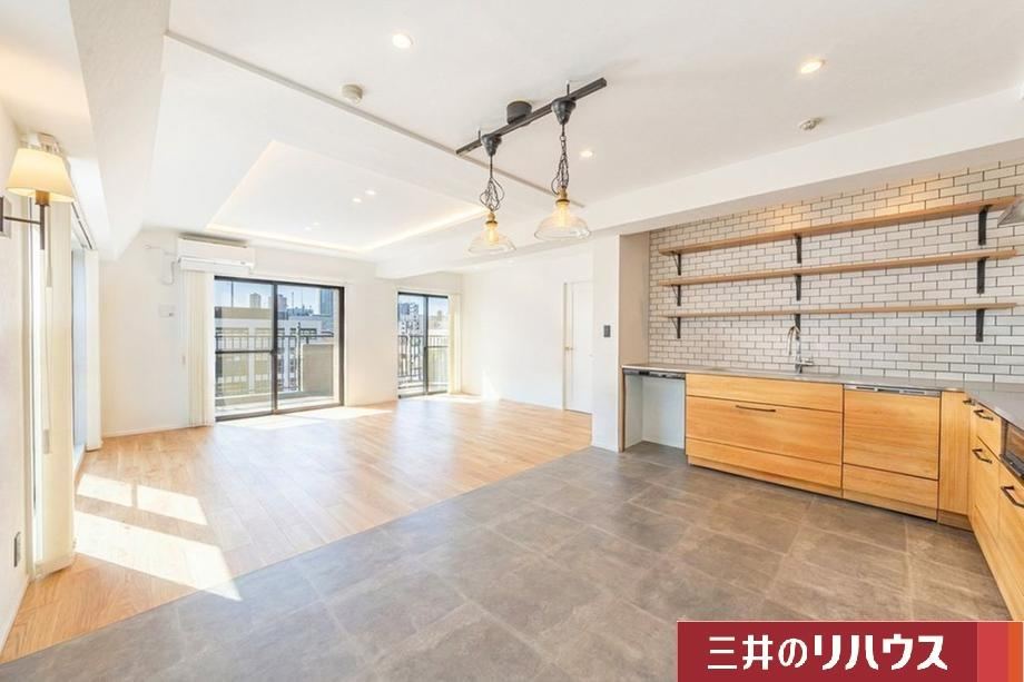 2LDK apartment in Shinjuku Ward, Tokyo - Photo 1