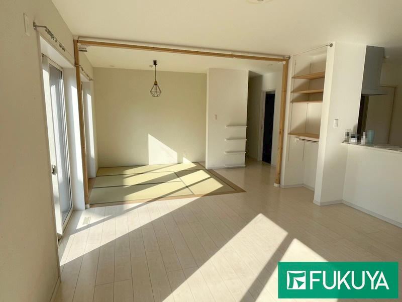 Well-Maintained 4LDK Home Built in 2013 in Kita, Kobe - Photo 1