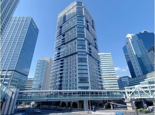 High-Rise 1LDK Tower Residence Near Yokohama Station - Photo 1