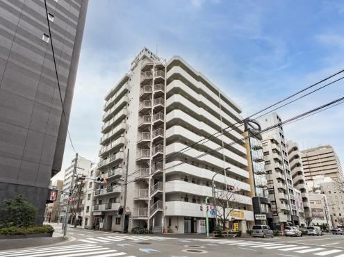Bright 2LDK Corner Apartment with Cherry Blossom Views - Photo 1