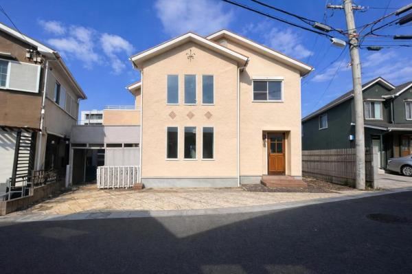Fully Renovated 4LDK Home Available in April 2024 - Photo 1